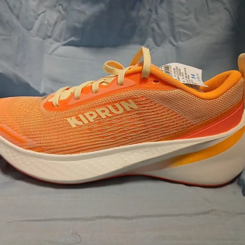 KIPRUN WOMEN’S RUNNING SHOES – ORANGE, UK 5 (EU 38 / US 7)