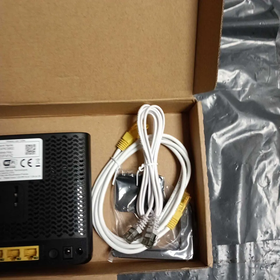 TECHNICOLOR TG588V2 WIRELESS ROUTER/MODEM WITH POWER SUPPLY AND ETHERNET CABLES