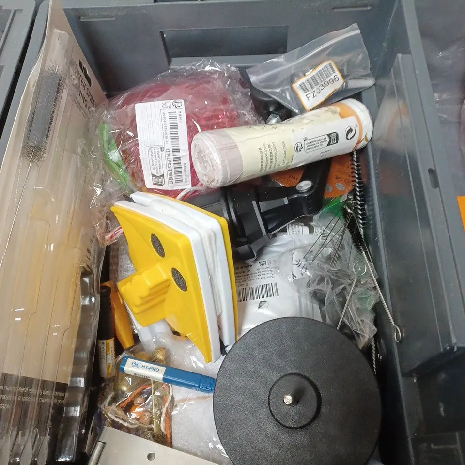 BOX OF APPROXIMATELY 20 ASSORTED HOUSEHOLD ITEMS TO INCLUDE PLUG SOCKET, MINI WIFI CAM AND DRINKS BOTTLES