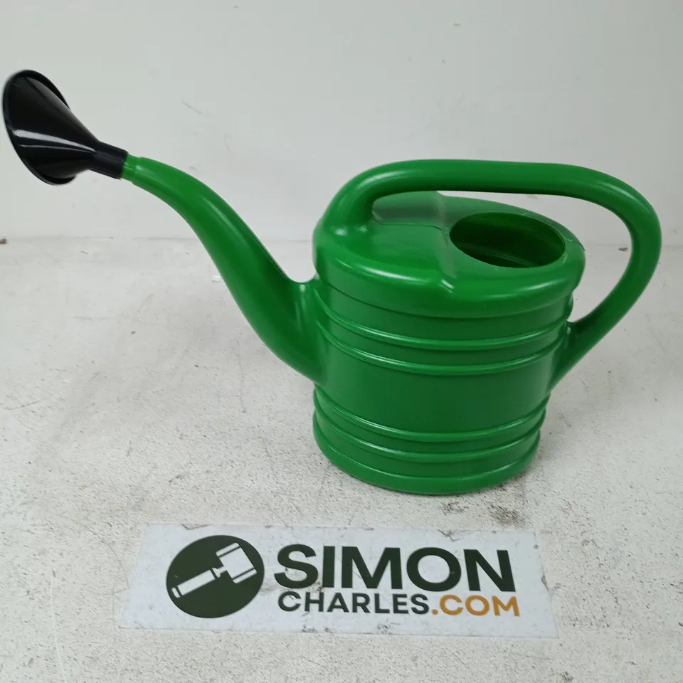 0-LITER GREEN PLASTIC WATERING CAN