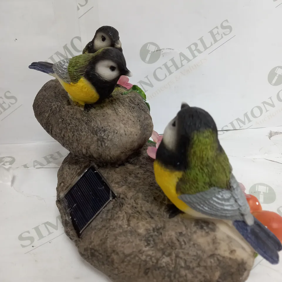 BOXED 3 BIRDS ON ROCKS WITH SOLAR LIGHT