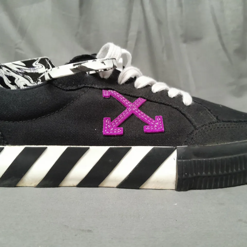 BOXED PAIR OF OFF WHITE SHOES IN BLACK/WHITE/PURPLE EU SIZE 40