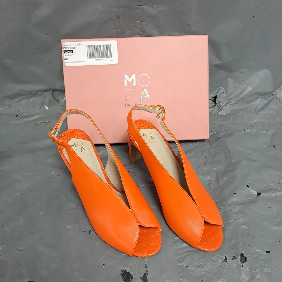 BOXED PAIR OF MODA IN PELLE CHRISSI DEEP PEEP TOE SLINGBACK ORANGE LEATHER HEEL SIZE 40