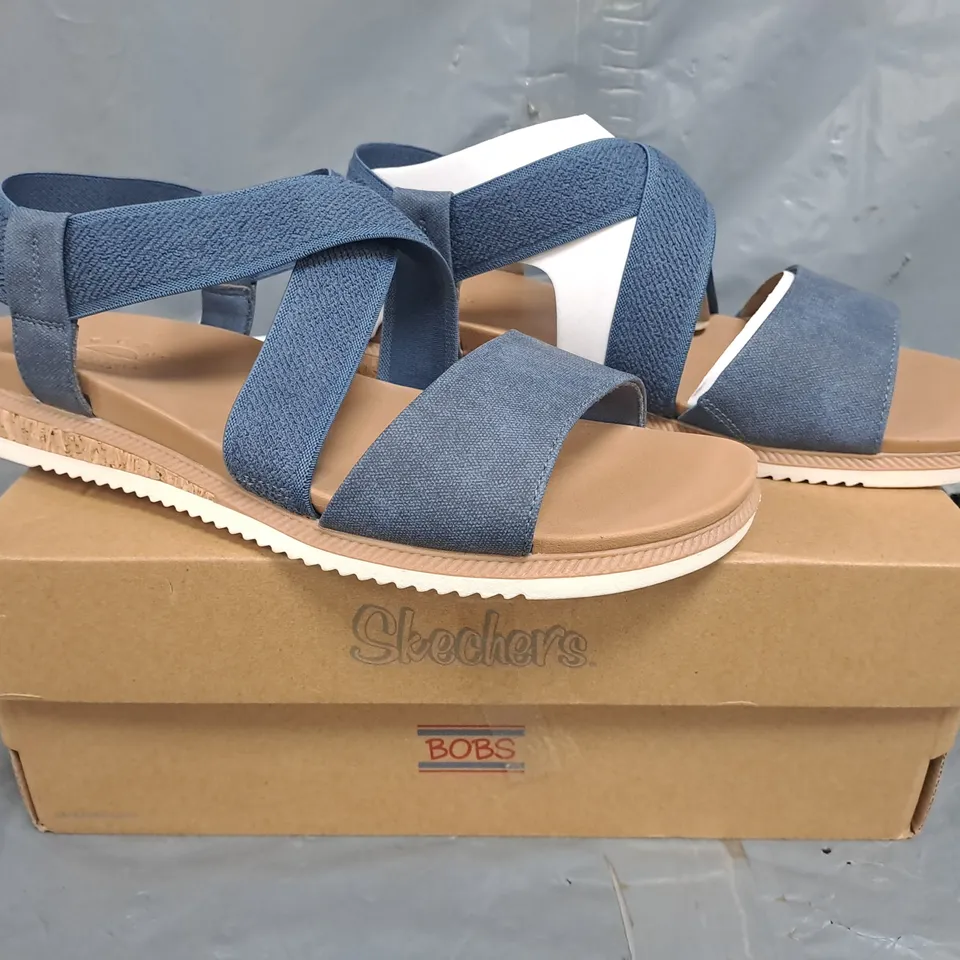 BOXED PAIR OF BOBS FROM SKECHERS OPEN TOE SANDALS IN NAVY SIZE UK 7