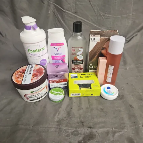 APPROXIMATELY 20 ASSORTED HEALTH & BEAUTY PRODUCTS TO INCLUDE - L'OREAL REVITALIFT ANTI-WRINKLE NIGHT CREAM - PHILIPS ONEBLADE 5 PACK - KEM SKIN HYDRATING TONER - ETC