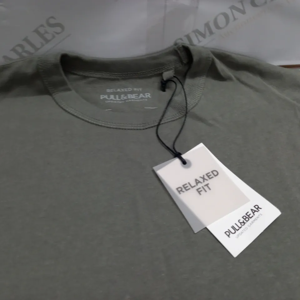 PULL & BEAR OVERSIZED T-SHIRT IN KHAKI - M