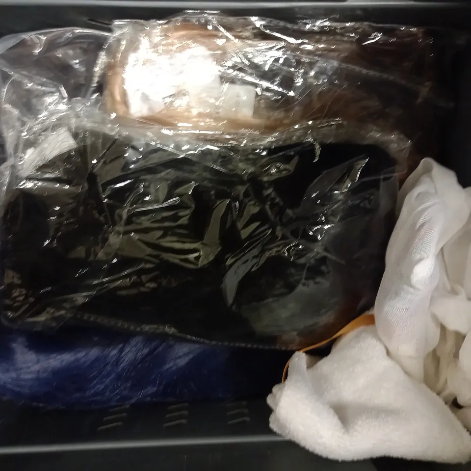 LOT OF APPROXIMATELY 10 ASSORTED HEALTH & BEAUTY ITEMS, TO INCLUDE WIGS, MINI STRAIGHTENERS, BEARD COLOUR, ETC