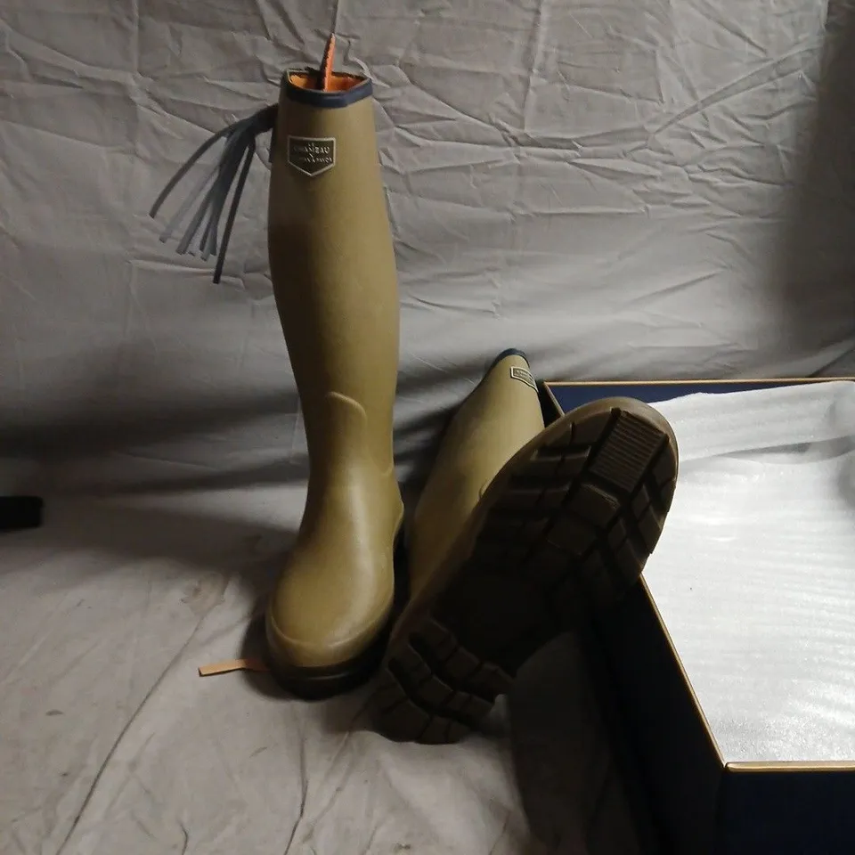 FAIRFAX & FAVOR TAN KNEE-HIGH BOOTS WITH TASSEL DETAIL