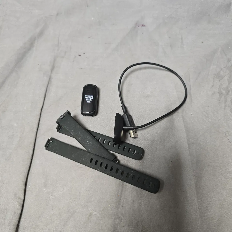 FITBIT FITNESS TRACKER WITH USB CHARGER AND STRAP
