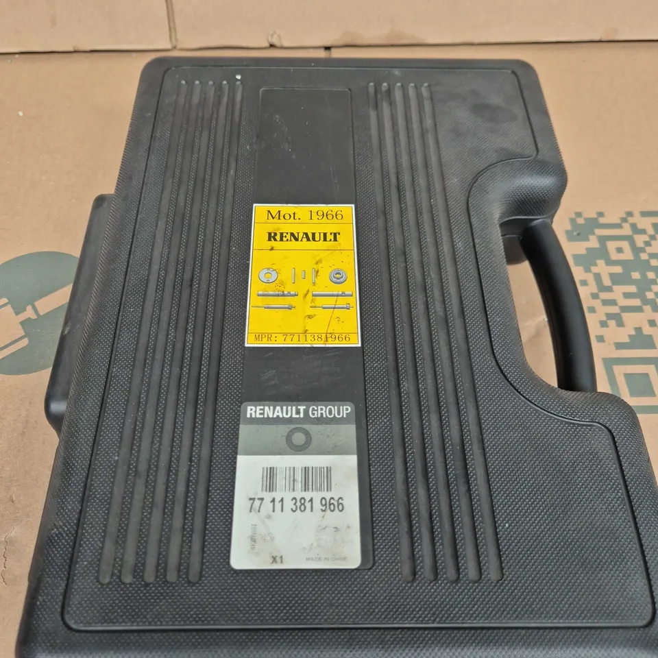 RENAULT VEHICLE TOOLS KIT IN PLASTIC CASE – 1966 (RENAULT GROUP)