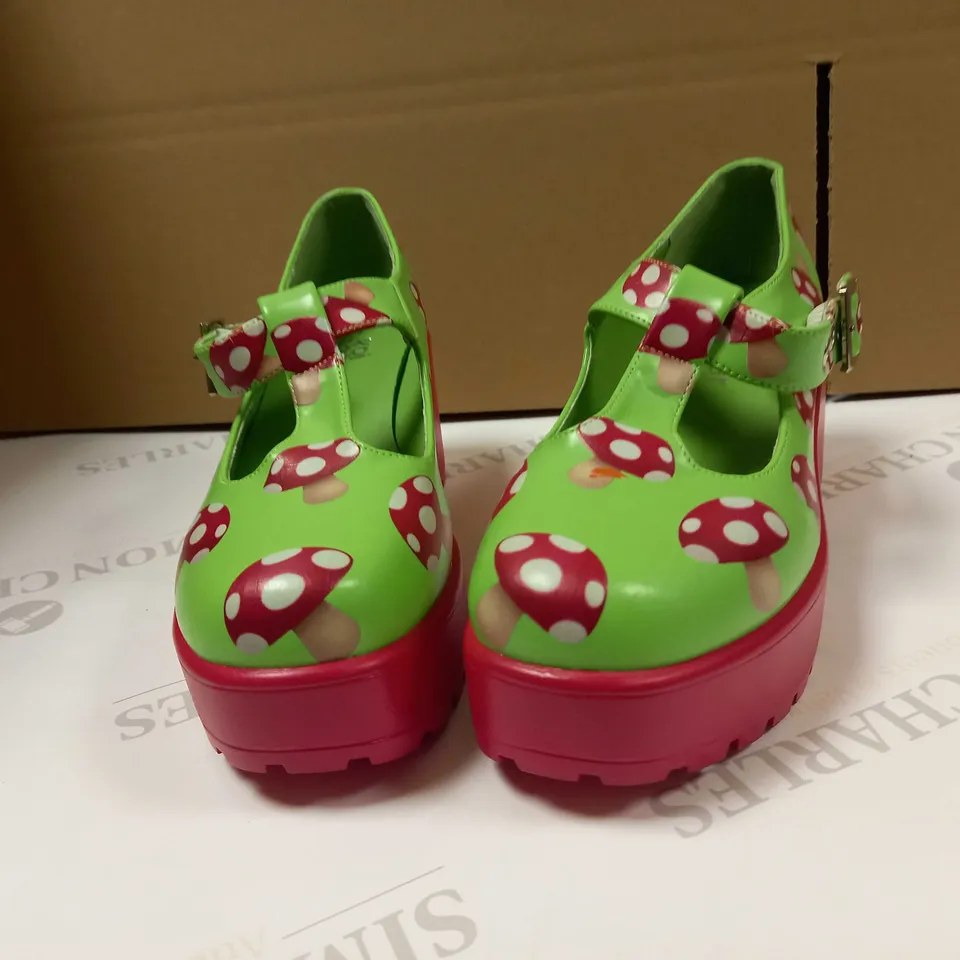 KOI VIBRANT GREEN/RED MUSHROOM STATEMENT PLATFORM VEGAN SHOES - SIZE 4