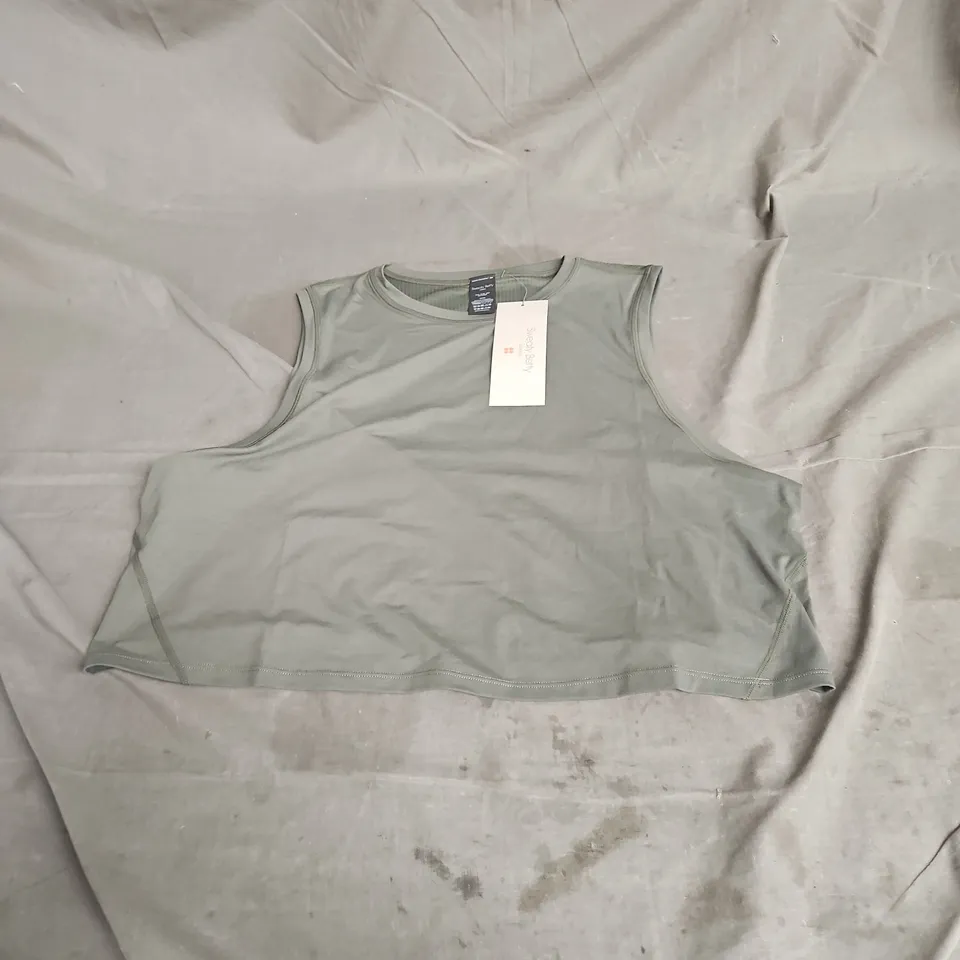 SWEATY BETTY BREATHE EASY CROP MUSCLE TANK IN IVY GREEN SIZE M