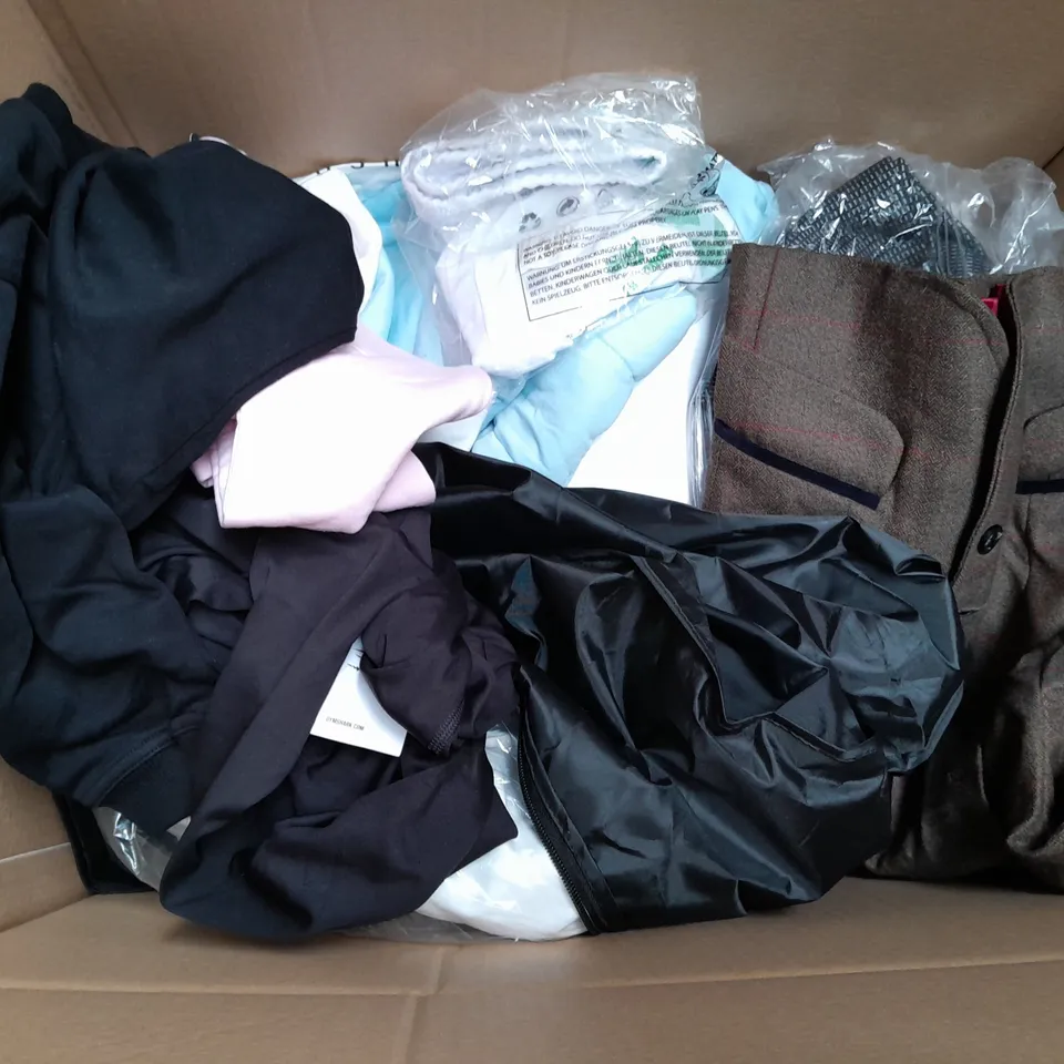 BOX OF APPROXIMATELY 35 ASSORTED KIDS CLOTHING ITEMS TO INCUDE - TROUSERS , SHIRT , SHORTS ETC