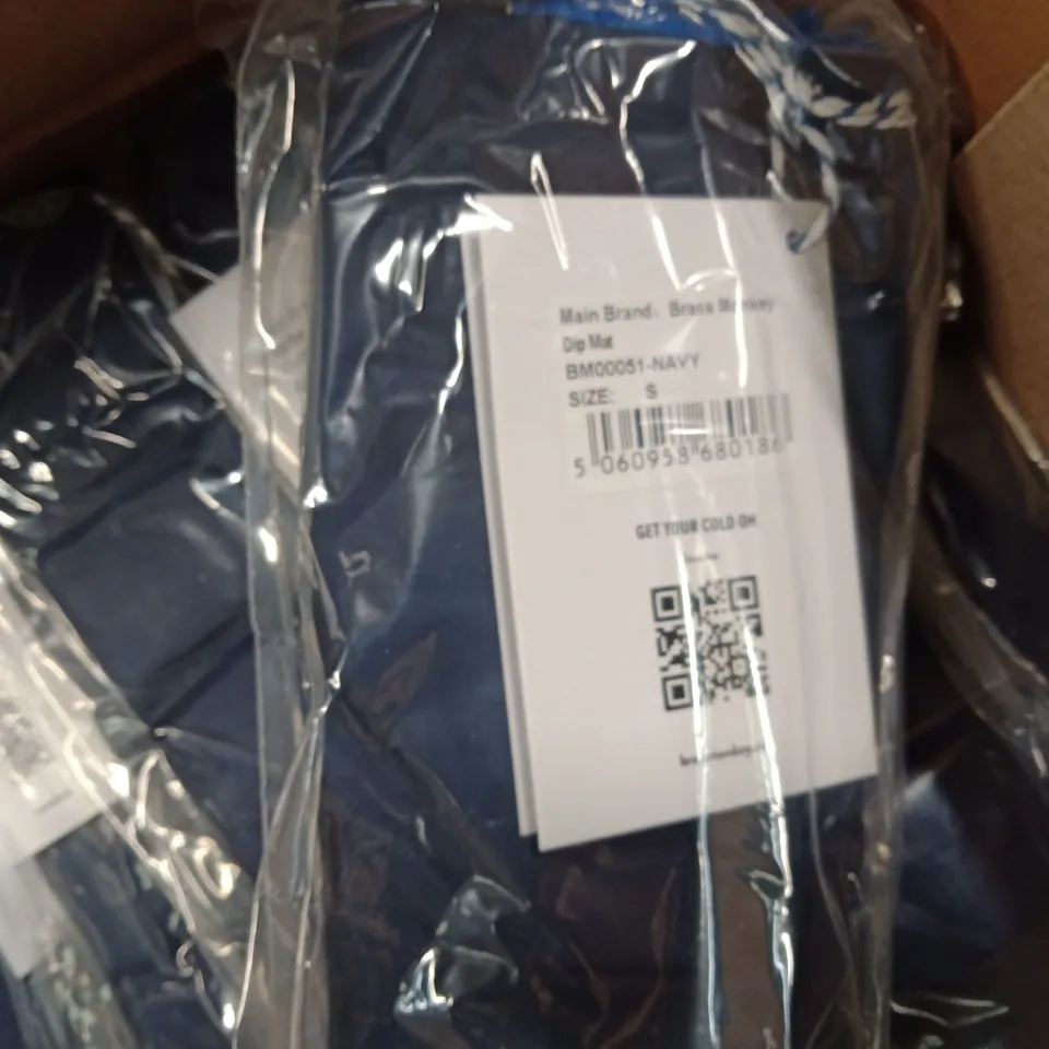 BOX OF APPROXIMATELY 30 X BRAND NEW BRASS MONKEY DIP MATS - NAVY // SIZE: S