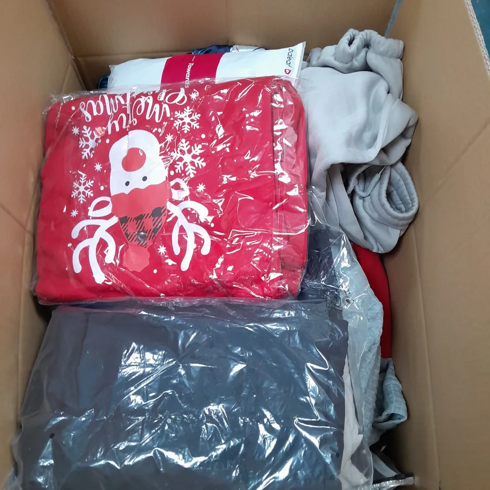 BOX OF APPROX. 20 CLOTHING ITEMS TO INCLUDE - JEANS , JUMPER , COATS ETC