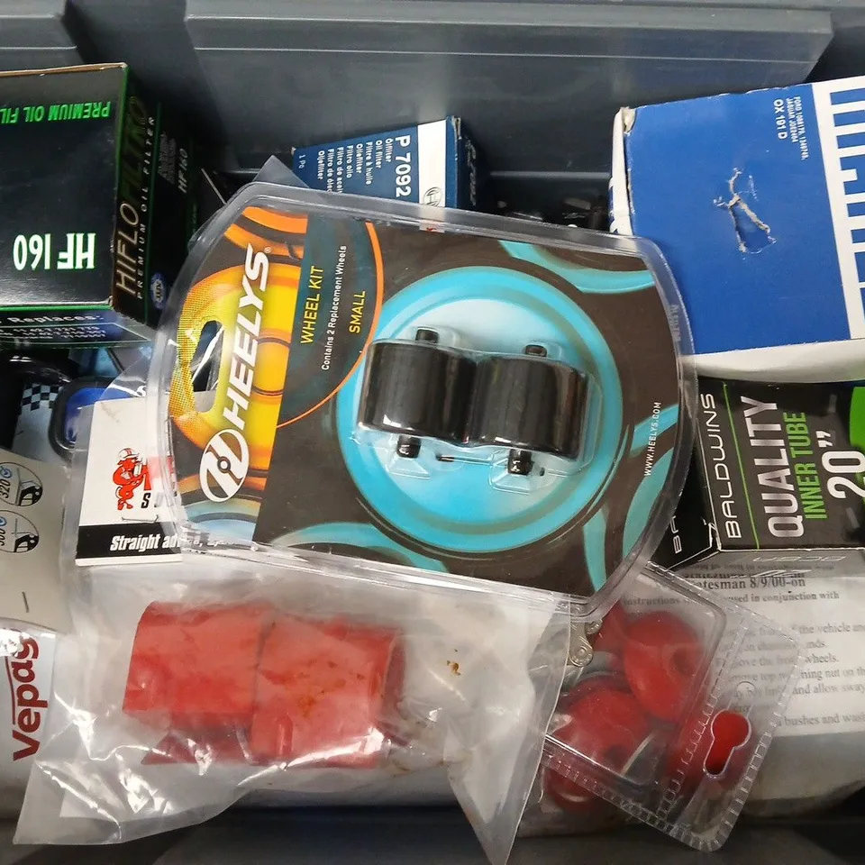 APPROXIMATELY 12 ASSORTED VEHICLE PARTS & ACCESORIES TO INCLUDE OIL FILTER, POLYURETHANE BUSHING KIT, BIKE CHAIN, ETC