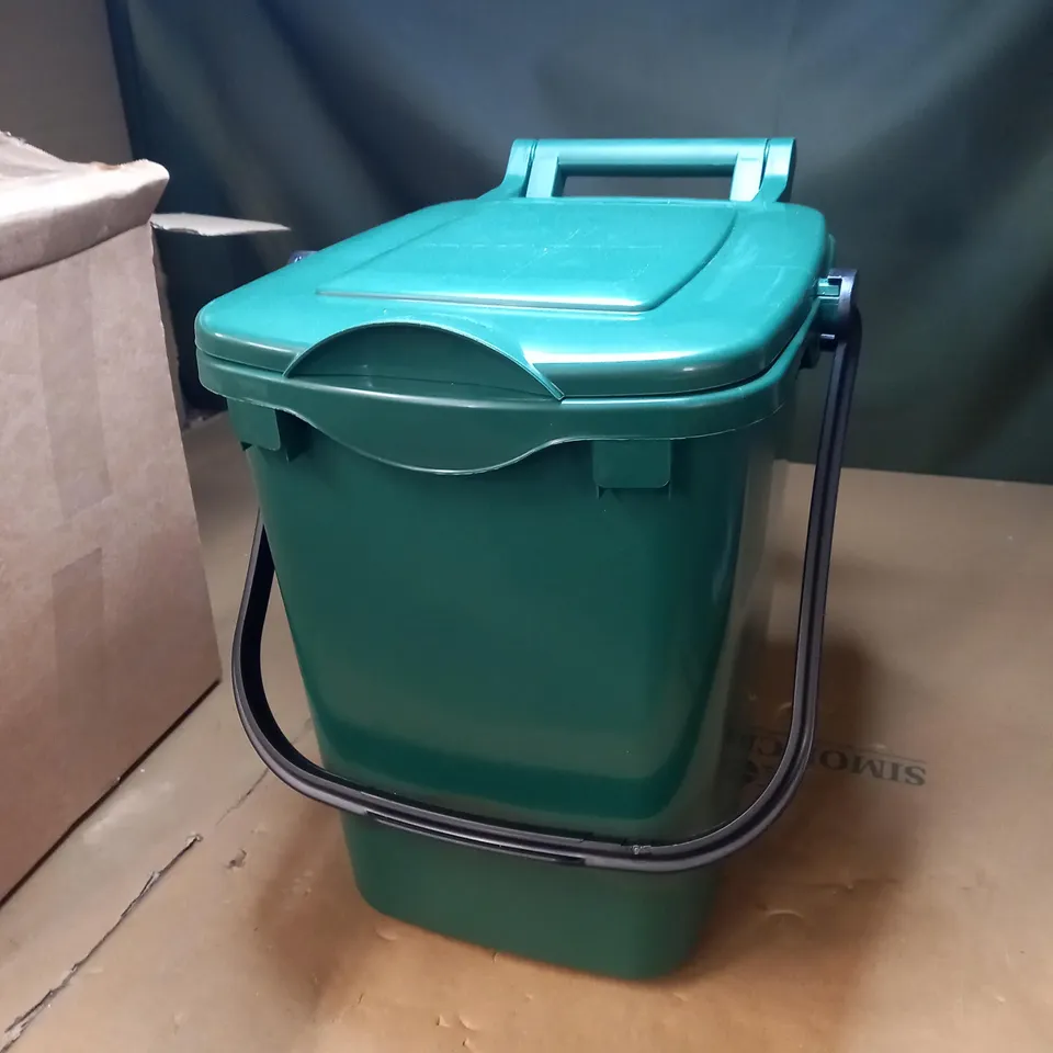 STRAIGHT GREEN KITCHEN FOOD WASTE CADDY
