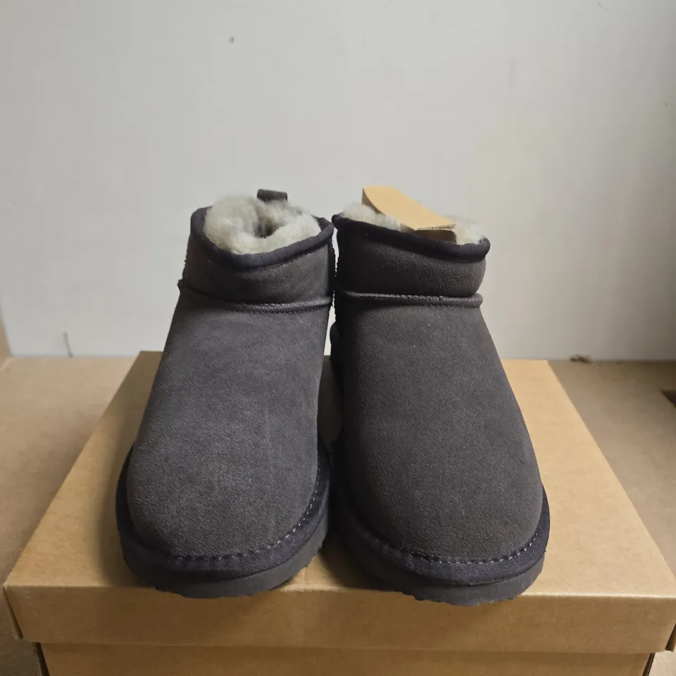 BOXED PAIR OF WHISTELS MABLE SLIPPER BOOT – TAUPE, UK 6