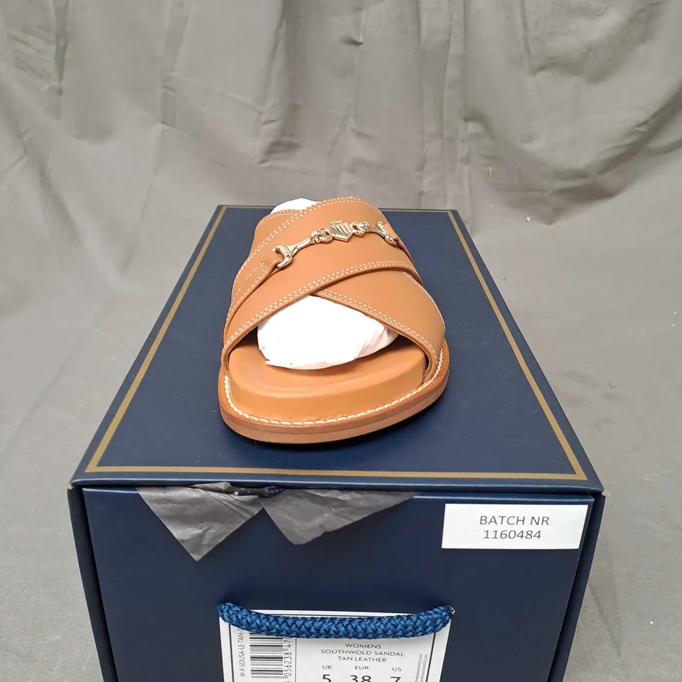 BOXED PAIR OF FAIRFAX & FAVOR LADIES SOUTHWOLD LEATHER SANDAL SIZE 5