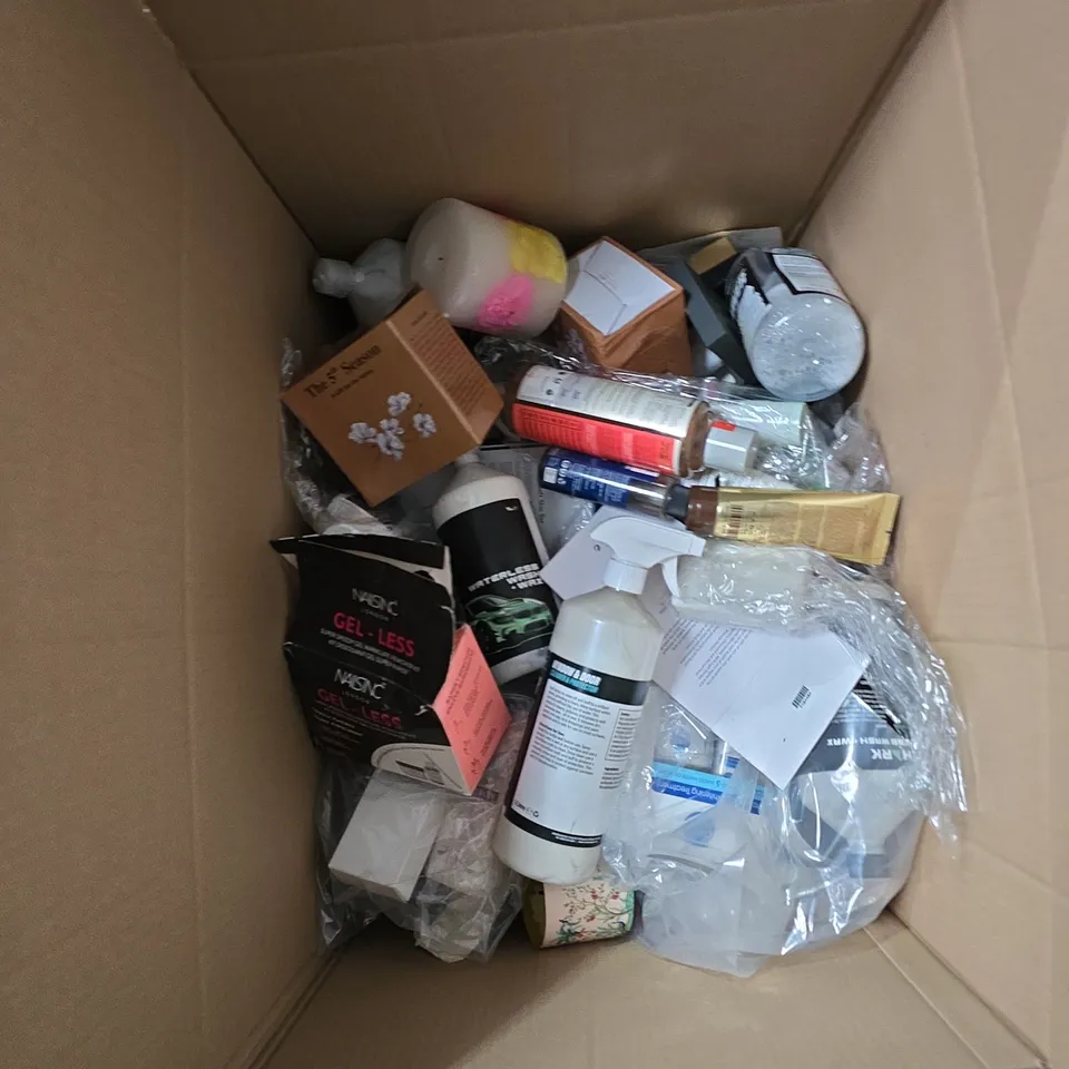 BOX OF APPROXIMATELY 25 ASSORTED ITEMS TO INCLUDE: TEETH WHITENING KIT AND CANDLE