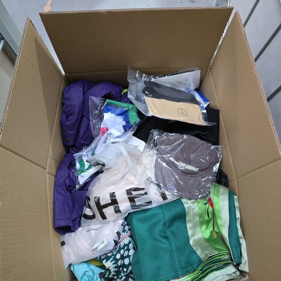 BOX OF APPROXIMATELY 25 CLOTHING ITEMS INCLUDING: VILLA LONG DRESS, ONLY BLUE DENIM HANNAH AND PINK OBSESSION GILLET.