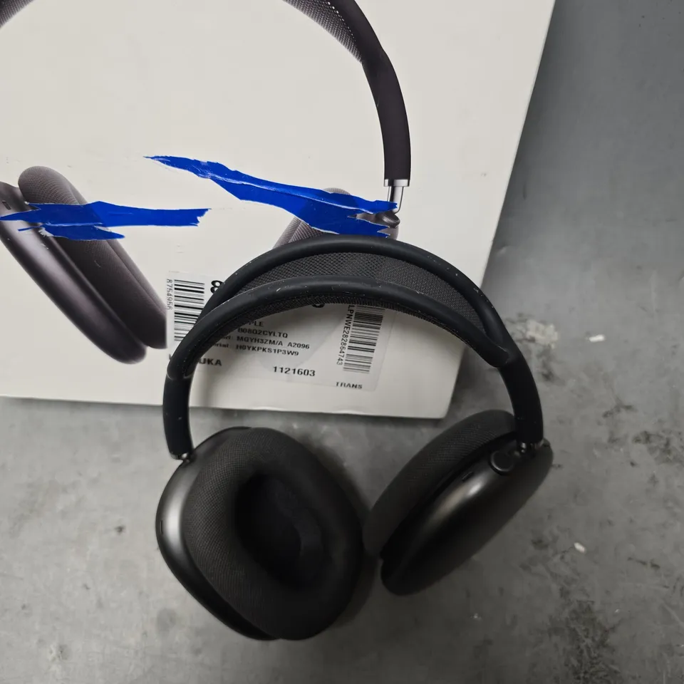 BOXED APPLE AIRPOD MAX