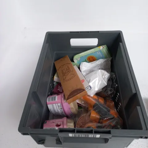 TOTE OF APPROXIMATELY 12 ASSORTED ITEMS TO INCLUDE: ECO BURGER WRAP