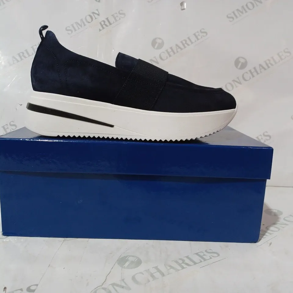 BOXED PAIR OFCARL SCARPA LINA LOAFERS IN NAVY EU SIZE 37