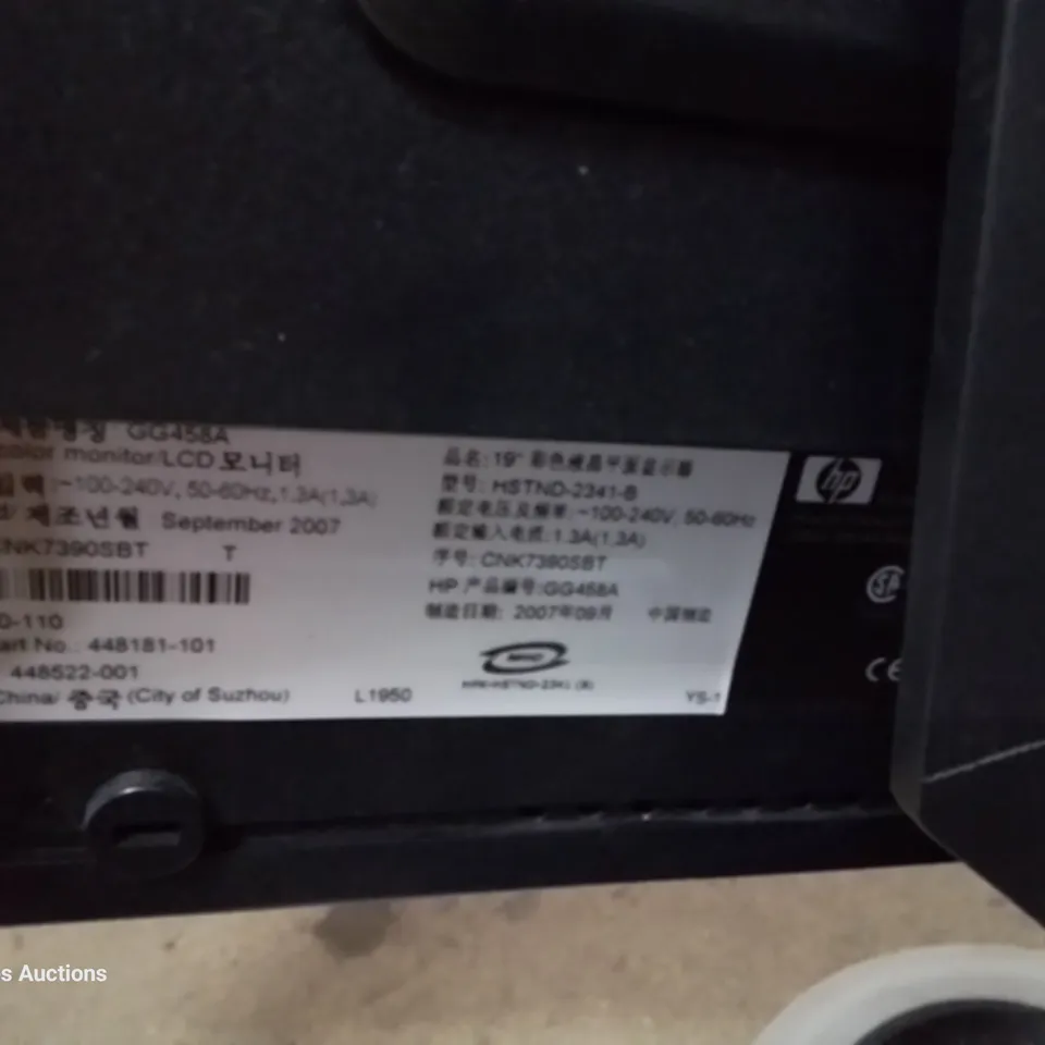 HP 19" LCD DESK TOP MONITOR WITH STAND Model GG458A