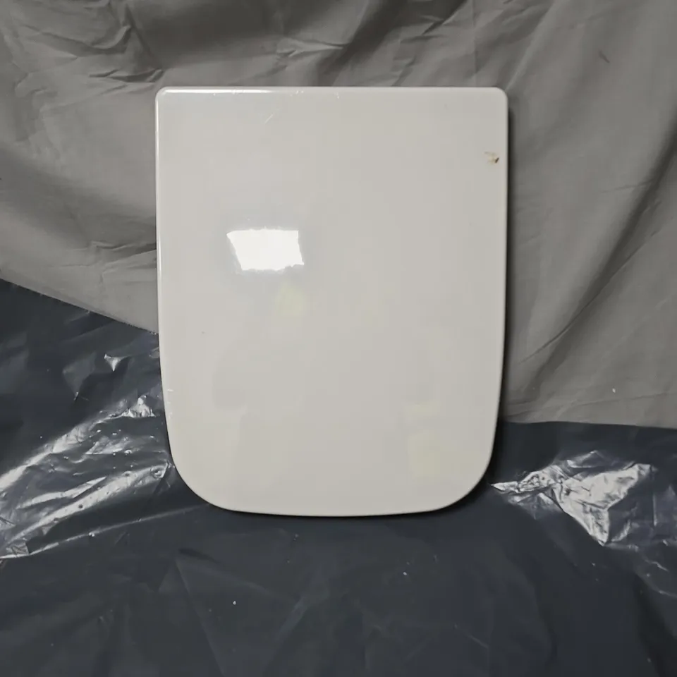 BOXED DOMBACH LAMERA TOILET SEAT 