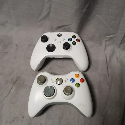 XBOX WIRELESS CONTROLLERS – WHITE (SET OF 2)