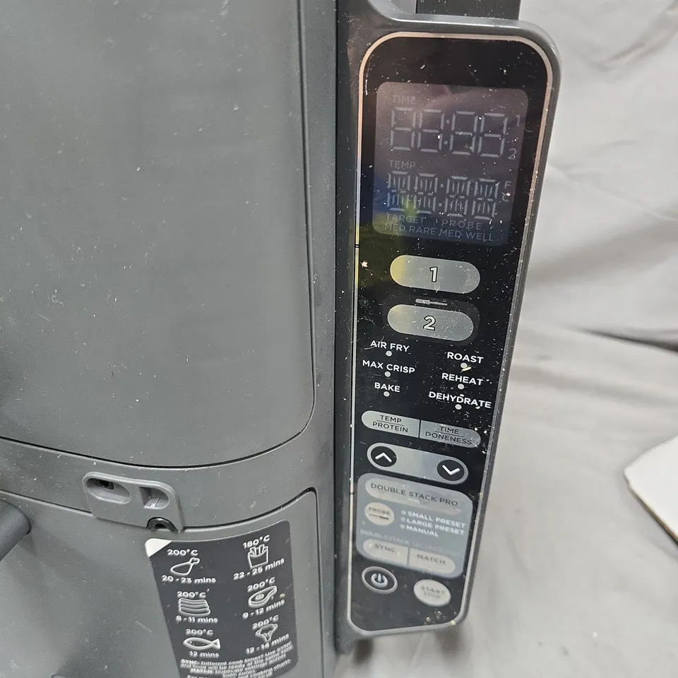 NINJA COUNTERTOP OVEN WITH DIGITAL CONTROLS – AIR FRY, ROAST, BAKE, DEHYDRATE . NOT TESTED .
