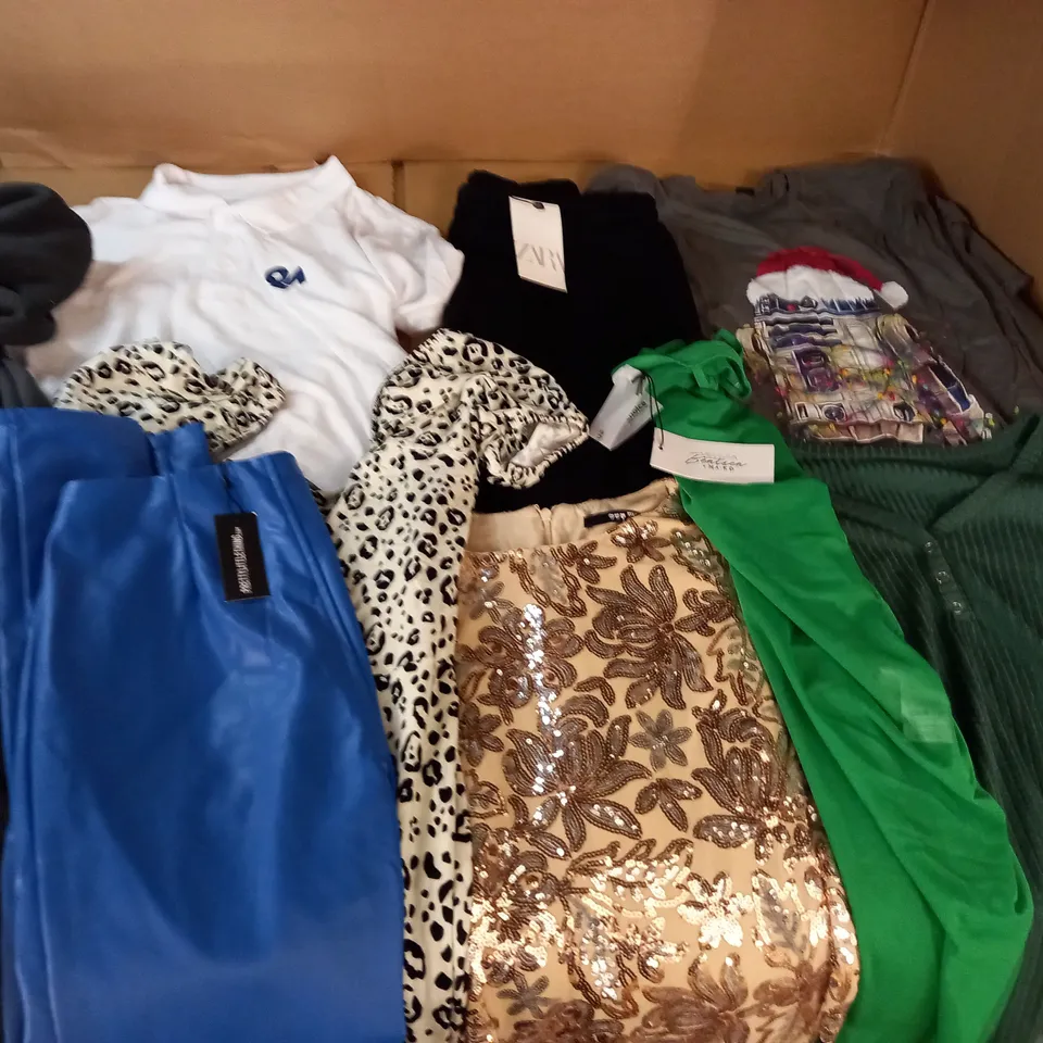 LARGE QUANTITY OF ASSORTED CLOTHING ITEMS TO INCLUDE PRETTYLITTLETHING, BONMARCHE AND CYRILLUS