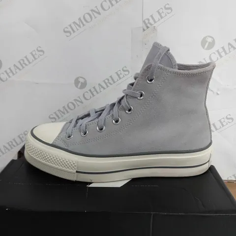 BOXED CONVERSE WOMENS CHUCK TAYLOR ALL STAR LIFT COZY UTILITY SHOES, IRON GREY - SIZE 6 