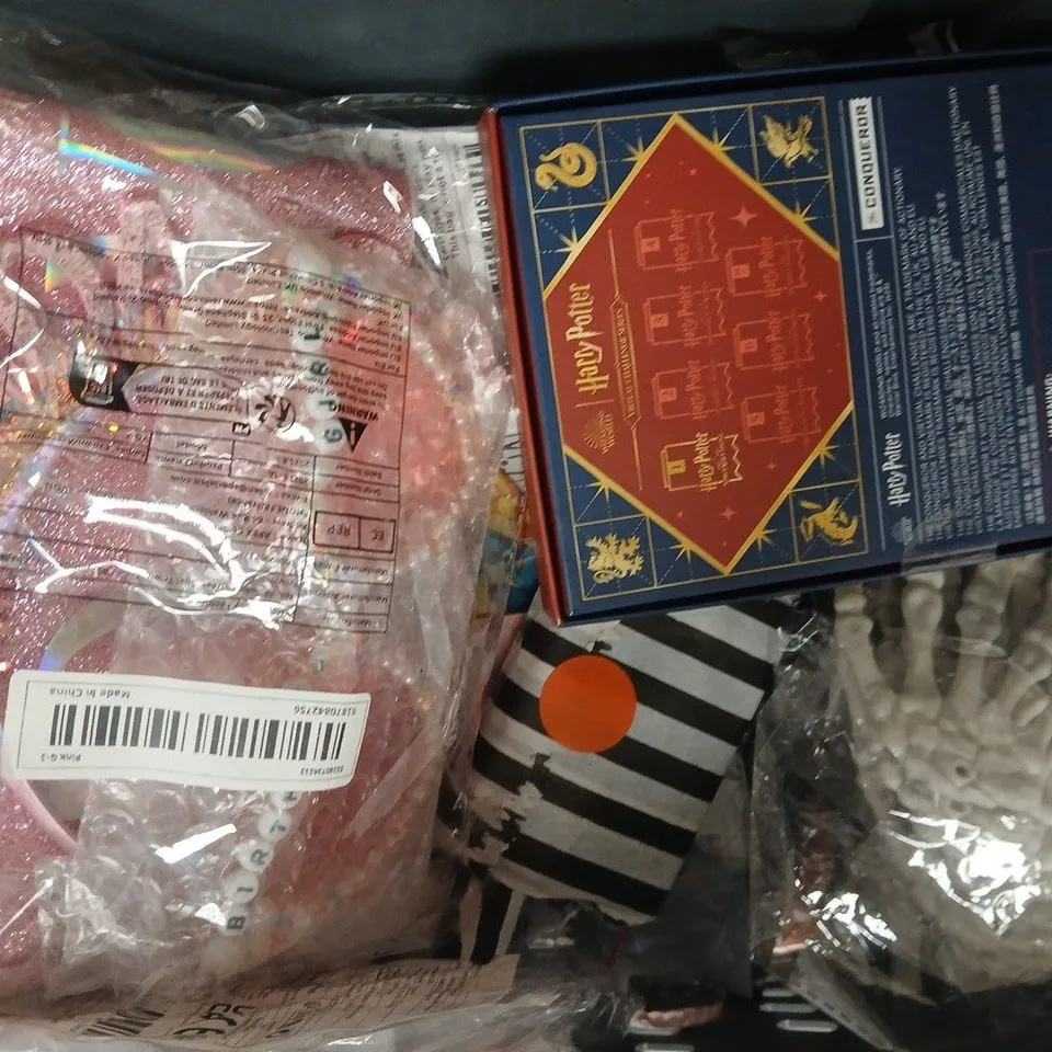APPROXIMATELY 12 ASSORTED TOYS AND GAMES TO INCLUDE NINJAGO CARDS, ETC