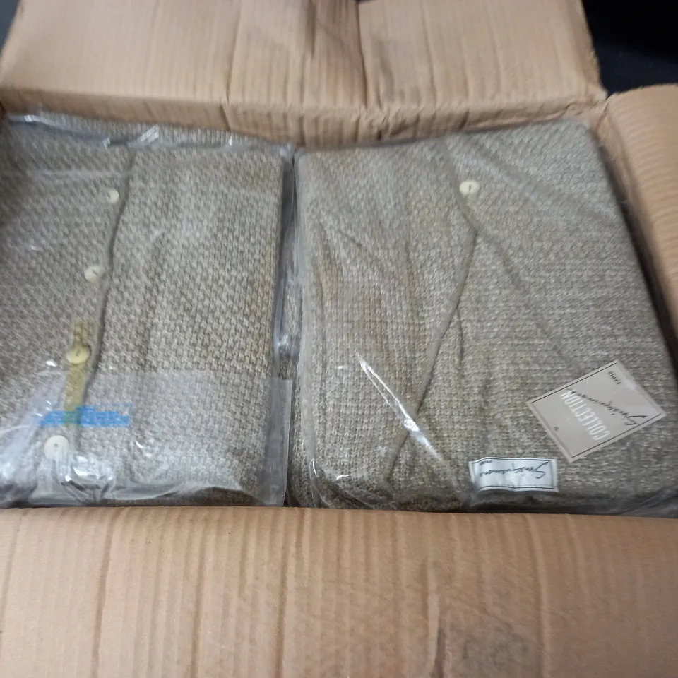 LOT OF APPROXIMATELY 45 V-NECK CARDIGANS IN NATURAL - SIZE UNSPECIFIED