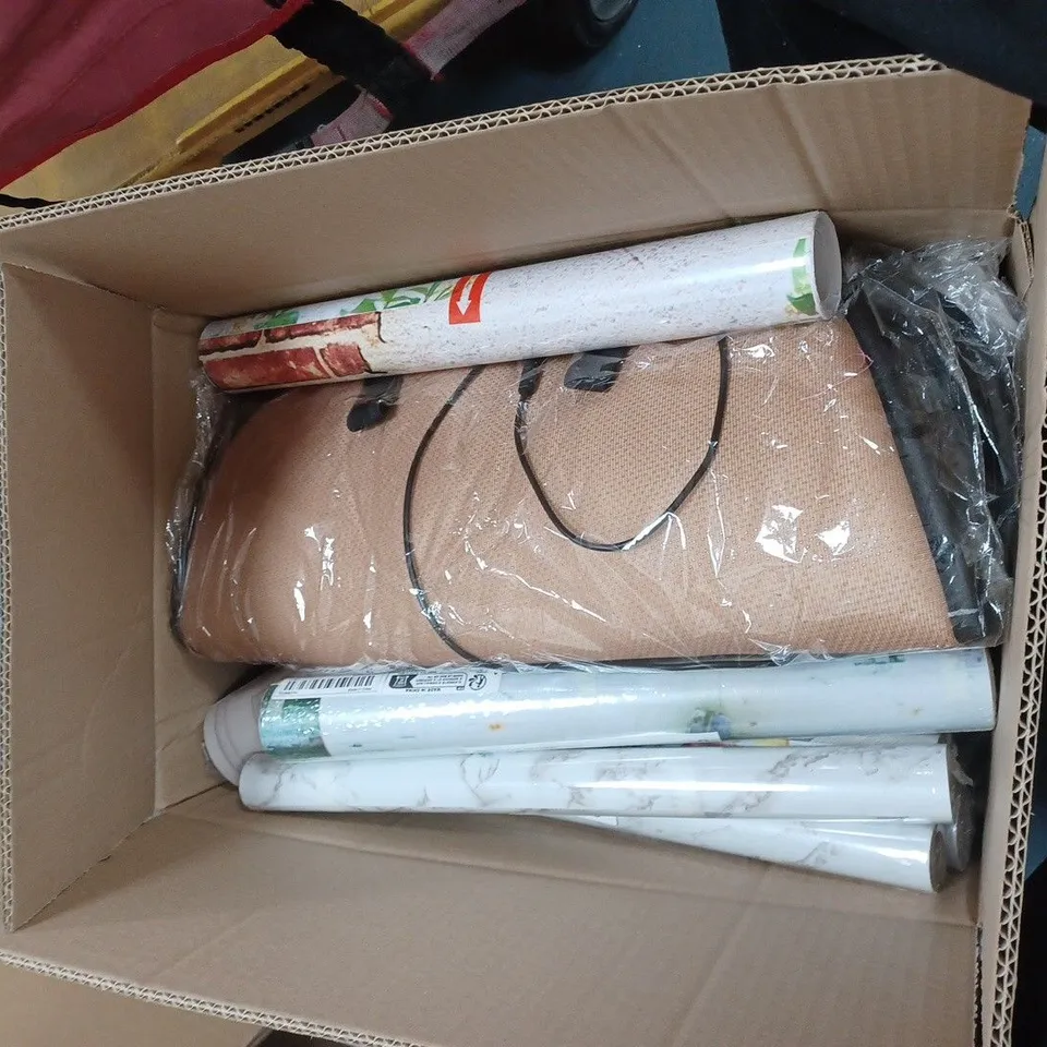 LOT OF ASSORTED HOUSEHOLD ITEMS TO INCLUDE BABY CHANGING TABLE , KING FITTED SHEET , ETC