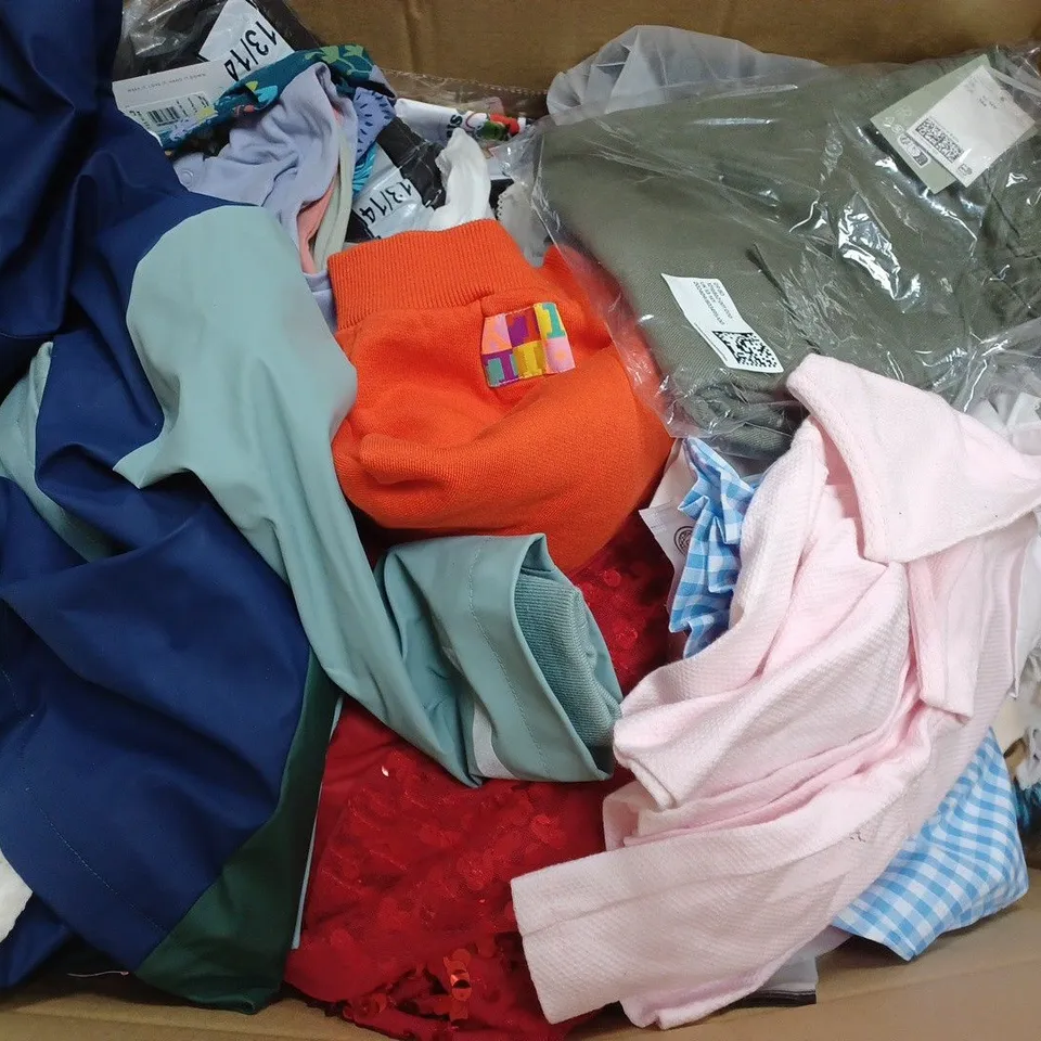 BOX OF APPROXIMATELY 35 ASSORTED KIDS CLOTHING ITEMS TO INCUDE - T-SHIRT , JUMPER , SHORTS ETC