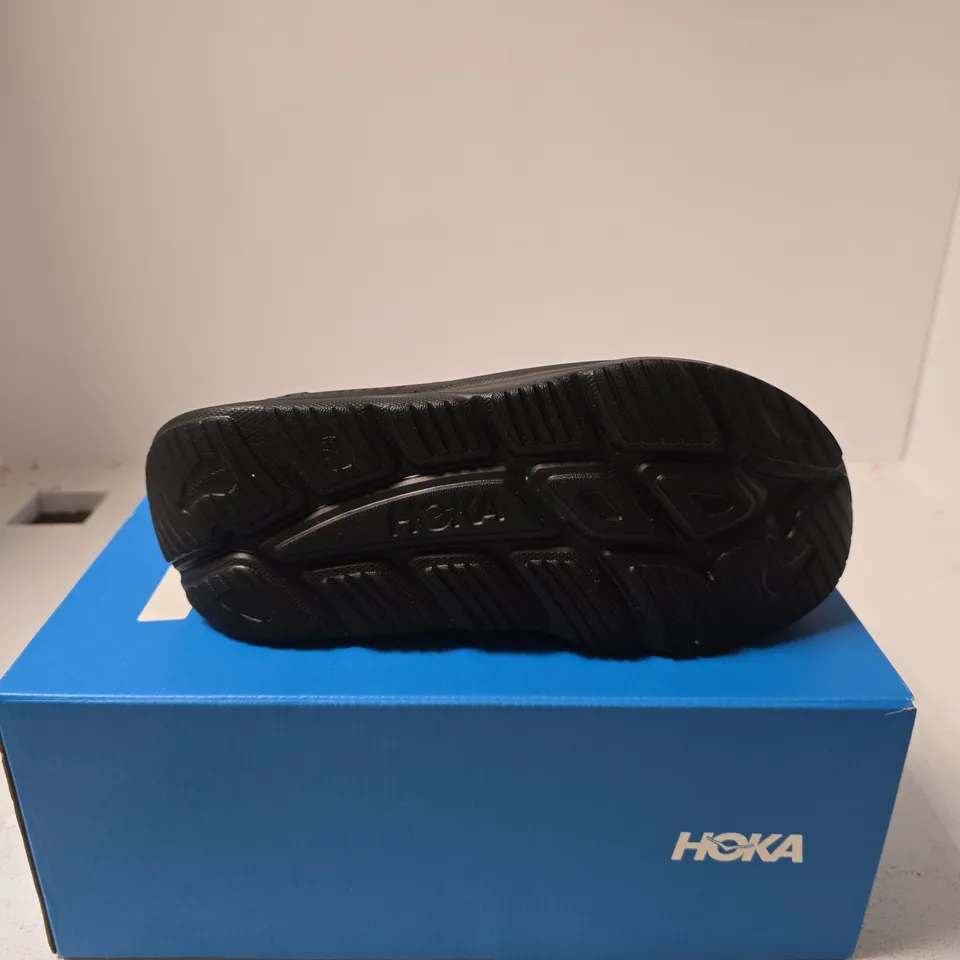 HOKA ATHLETIC SLIDERS BLACK/WHITE UK 6.5 BOXED