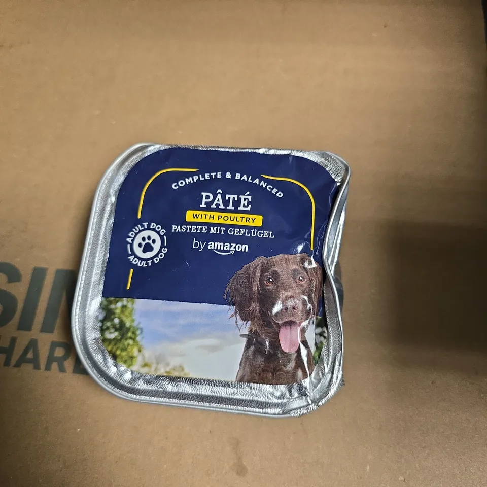 APPROXIMATELY 5 ASSORTED PET FOOD ITEMS INCLUDING DAFLOR EXTRACT FOR PIGEONS AND ADULT DOG PATE