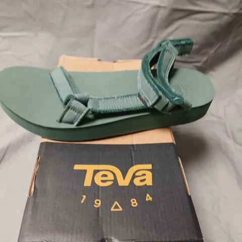 TEVA WOMEN’S MIDFORM UNIVERSAL CANVAS SANDALS – TEAL, US 11 (UK 9, EU 42) – BOXED