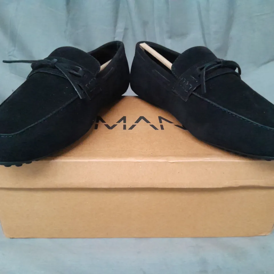 BOXED PAIR OF MAN FAUX SUEDE DRIVING SHOES IN BLACK SIZE 12