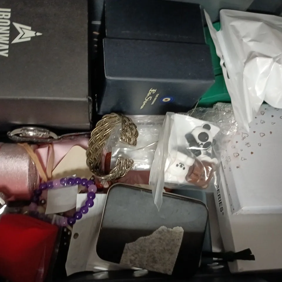 APPROXIMATELY 15 ASSORTED HOUSEHOLD ITEMS TO INCLUDE ALL PERSPECTIVES INDUCTION HEADLAMP, T20-C POCKET GRIP TRIPOD, ETC