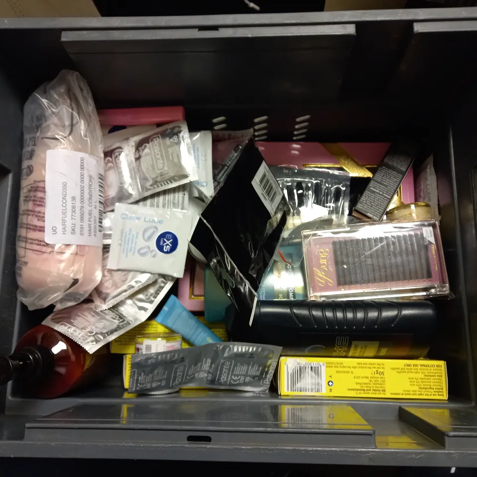 LOT OF HOUSEHOLD ITEMS TO INCLUDE NISH MAN HAIR STYLING GEL WAX , ETC
