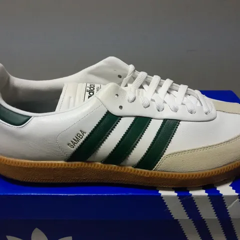 BOXED PAIR OF ADIDAS SAMBA SPIKELESS GOLF SHOES IN WHITE/GREEN - UK 12