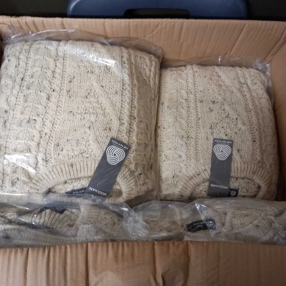LOT OF 10 WOOLMARK PURE NEW WOOL CREW JUMPERS - M