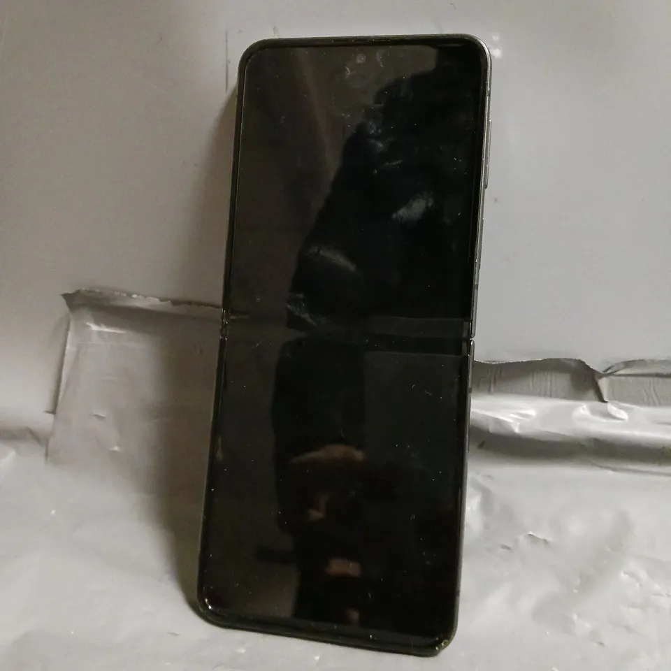 SAMSUNG GALAXY FOLD 4  IN BLACK