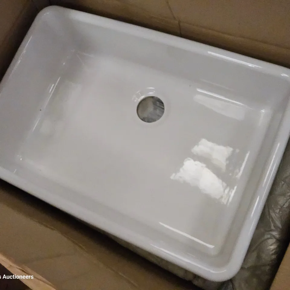 BOXED WILPSHIRE 800 WHITE CERAMIC SINK