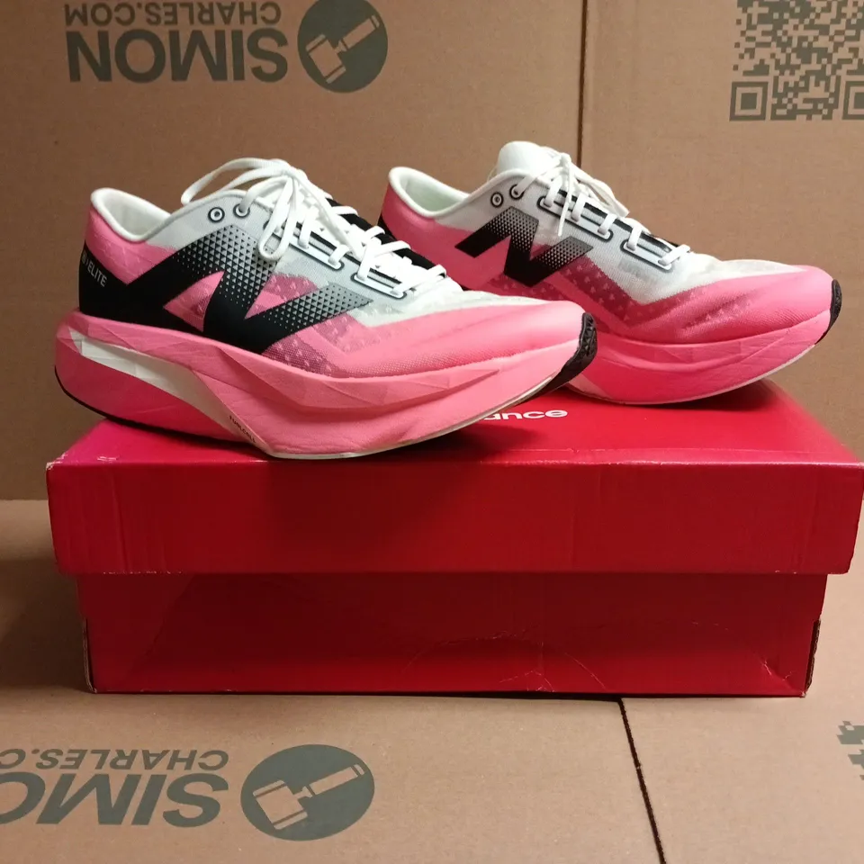 BOXED PAIR OF NEW BALANCE FUELCELL SUPERCOMP ELITE V4 TRAINERS IN PINK/WHITE SIZE UK 9