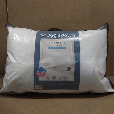BAGGED PAIR OF SNUGGLEDOWN HOTEL COLLECTION LUXURIOUS COSY PILLOW